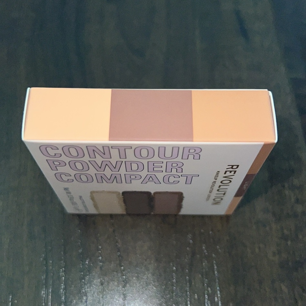 NIB Revolution Contour Powder Compact - Light - Picture 4 of 5